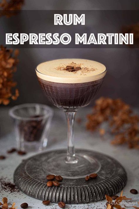 Esspresso Martini, Cherry And Chocolate, Frozen Drink Recipes, Espresso Martini Recipe, Frozen Cocktail Recipes, Rum Recipes, Chocolate Martini, Gingerbread Latte, Orange Caramel