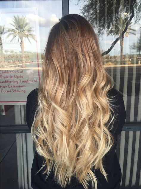 Long blonde balayage hair More Brown Hair Fade, Fashionable Hairstyles, Easy Updo, Hair Shadow, Ombré Hair, Hair Easy, Updo Hairstyles, Brown Blonde Hair, Ombre Hair Color