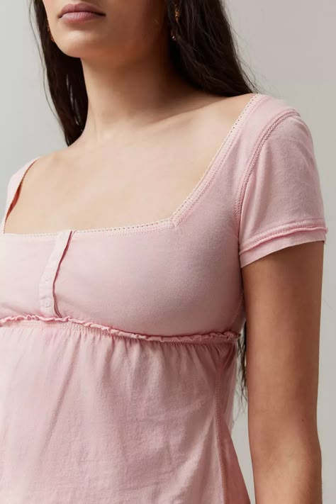 BDG Brittney Babydoll Tee | Urban Outfitters Urban Outfitters Babydoll Top, Babydoll Tee, Tøp Aesthetic, Baby Doll Top, Babydoll Blouse, Barbie Fashionista, Babydoll Top, Small Chest, Cute Casual Outfits