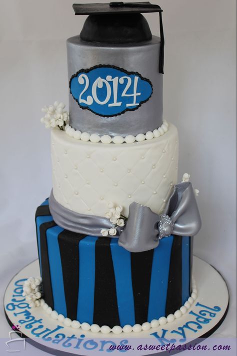 Blue & Silver Graduation Cake | A Sweet Passion University Ideas, Graduation Cake Ideas, High School Graduation Cakes, Elaborate Cakes, Graduation Food, Graduation Hat, Graduation Cake, The Graduate, Cake Display