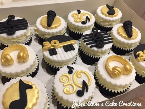 Music Themed Birthday Cupcakes 🎧🎹🎤🎼By Jules-Anne's Cake Creations Guitar Cupcakes Ideas, Music Cupcakes Ideas, Music Theme Cake Ideas, Music Themed Cupcakes, Musical Cupcakes, Guitar Cupcakes, Music Birthday Cakes, Music Themed Birthday, Violin Cake