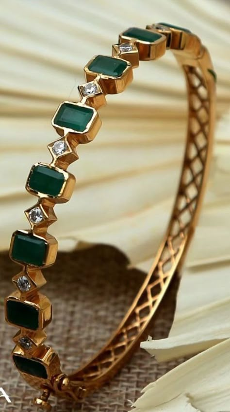 Ruby Finger Ring Design, Emerald Bangles Gold, Simple Bangle Designs Gold, Silver Bangles Design For Women, Silver Bangles Design For Women Indian, Silver Bangles Design, Diamond Bangle Design, Gold Kada Bangles, Gold Bangle Designs