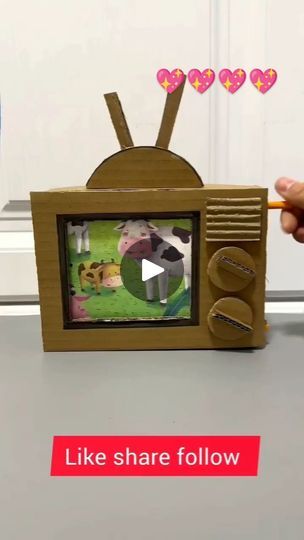 Tv Cardboard, Cardboard Art Projects, Cardboard Play, Sweet Sixteen Birthday Party Ideas, Cardboard Crafts Diy, Cute Piglets, Fun Christmas Games, Pinterest Diy Crafts, Christmas Float Ideas