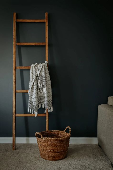 Tall Blanket Ladder, Rustic Blanket Ladder Diy, Throw Blanket Rack, Diy Ladder Blanket Holder, Blanket Ladder Nursery, Ladder Blanket Holder, Diy Wooden Ladder, Rustic Ladder Decor, Blanket Ladder Diy