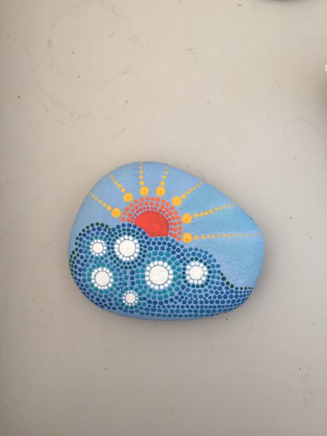 Rock Painting Ideas Dots Easy, Dot Painting Rocks Easy, Dotted Rock Painting, Rock Painting Ideas Dots, Rock Dot Painting Ideas Easy, Mandala Rock Art Dot Painting, Rock Painting Dots, Dot Rock Painting Ideas, Dot Painting Easy