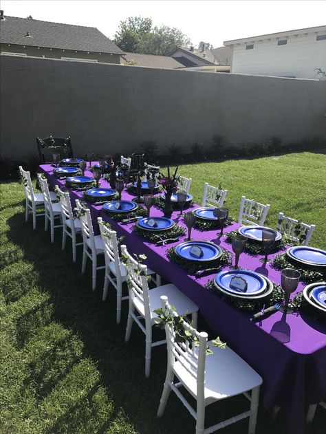 Descendants 2 theme party. Wensday Theme Party, Descendants Birthday Decorations, Maleficent Themed Party, Wensday Birthday Party Ideas, Descendants Theme Party, Disney Villain Birthday Party, Desendents Birthday Party, Villain Theme Party, Wensday Party Ideas