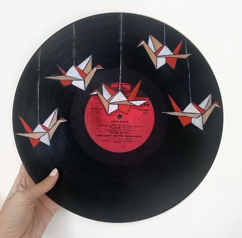 Crane Artwork, Record Painting Ideas, Record Art Ideas, Vinyl Record Painting, Vinyl Record Art Ideas, Vinyl Painting, Painted Records, Vinyl Paintings, Vinyl Record Crafts