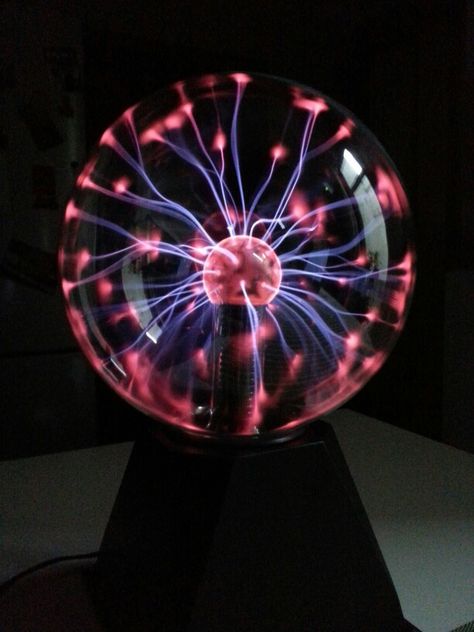 Plasma globe Plasma Ball Aesthetic, Space Scientist, Electricity Experiments, Plasma Globe, Science Tattoo, Plasma Ball, Flower Background Images, Ball Aesthetic, Led Balloons