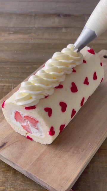 Heart Swiss Roll Cake, Cake Roll With Design, Confetti Cake Roll, Valentine’s Day Roll Cake, Valentines Roll Cake, Rolled Cake Design, Valentine Roll Cake, Valentine Cake Roll, Heart Roll Cake