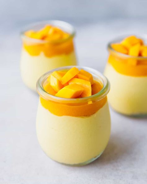 No Bake Mango Cheesecake In A Jar - individual mango cheesecake mousse cups with classic graham cracker crust, creamy mango mousse and mango jelly on top. These are perfect for a party or take to work dessert. Pecan Baklava, Cheesecake Mousse Cups, No Bake Mango Cheesecake, Mousse Cups, Mango Jelly, Mango Dessert Recipes, Butter Sugar Cookies, Cheesecake In A Jar, Mango Mousse