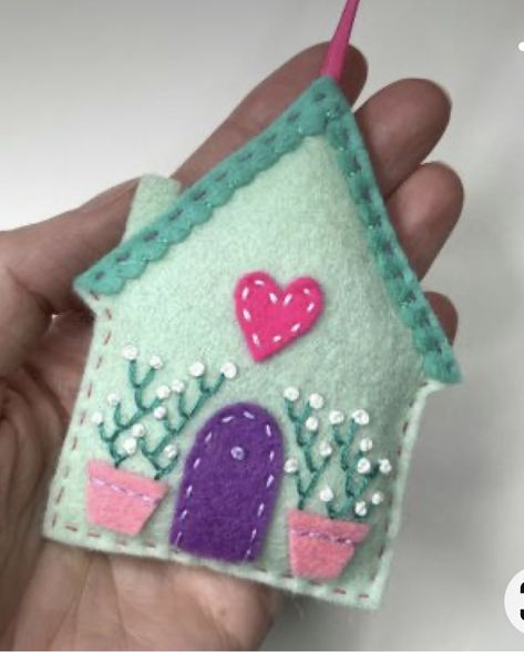 Flowers In Pots, Felt House, Felt Crafts Patterns, Felt Crafts Christmas, Felt Ornament, Heart Motif, Felt Embroidery, Pola Sulam, Lavender Bags