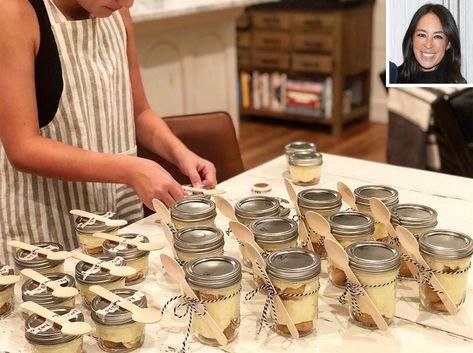 Joanna Gaines Says 11-Year-Old Daughter Ella Is 'Going to Make a Heck of a Business Woman!' Selling Baked Goods, Joanna Gaines Family, Pudding Packaging, Chip Gaines, Chocolate Chip Pudding Cookies, Making Cookies, Jar Packaging, Chip And Joanna Gaines, Coffee Dessert