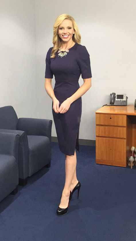 JENNIFER LEWIS Anchor Outfit, Female Journalist, Jennifer Lewis, Easter Play, Tv Outfits, Work Dress Code, Women's Office, News Reporter, Professional Dress