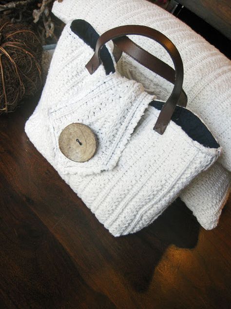 Sew-Over-It: Sweater Upcycle - Thrifty Fall Decor Old Sweater Crafts, Sweater Purse, Hand Bags Ideas, Sweater Upcycle, Sweater Projects, Sweater Crafts, Bags For Ladies, Upcycled Sweater, Sweater Bags