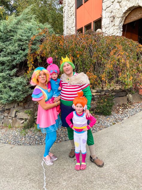 DIY Trolls family costumes - poppy costume, dj suki costume Dj Suki Costume, Troll Costume Diy, Trolls Costume, Troll Halloween Costume, Poppy Costume, Troll Costume, Cute Couple Halloween Costumes, Family Costumes, Family Halloween Costumes