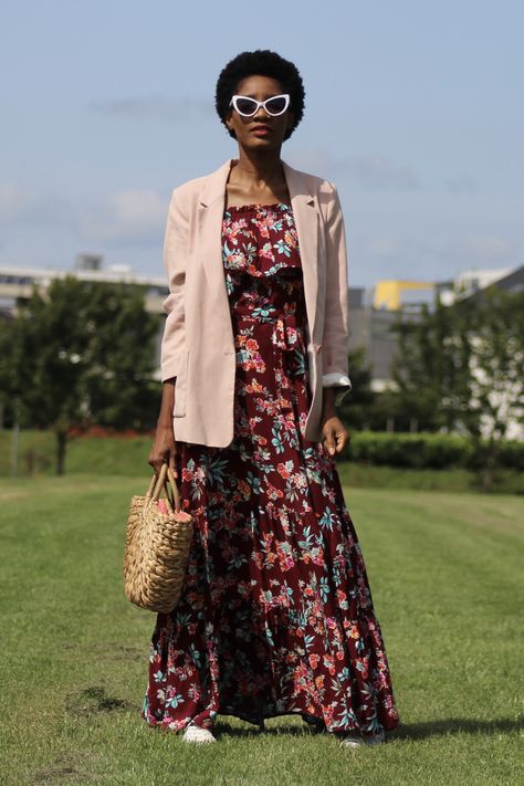 maxi dress blazer white sneakers Flowy Dress With Blazer Outfit, Blazer Over Maxi Dress, Blazer Over Maxi Dress Outfits, Floral Dress And Blazer Outfit, Blazer And Maxi Dress Outfit, Maxi Dress Blazer Outfit, Long Dress And Blazer Outfit, Blazer With Maxi Dress, Maxi Dress With Blazer Outfit