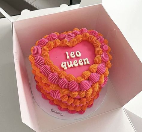 Leo Birthday Cake Ideas, Heart Cake Leo, Leo Bday Cake, Leo Birthday Cake Aesthetic, Leo Birthday Aesthetic, 24 Birthday Cake Ideas, Leo Themed Birthday Party, 28 Cake Birthday, 22 Birthday Ideas Cake