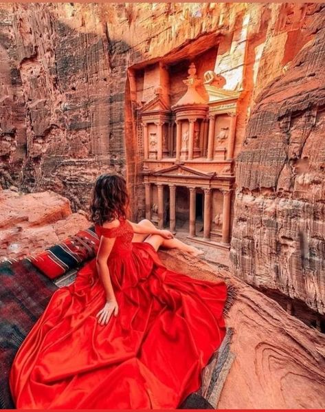 Petra In Jordan, Instagramable Places, City Of Petra, Jordan Photos, Travel Egypt, Jordan Travel, Desert Travel, Petra Jordan, Visit Egypt