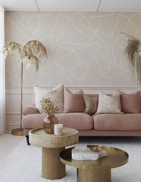 Modern Traditional Boho Living Room, Blush Pink Sofa Living Room, Living Room Pink Sofa, Dusty Pink Sofa, Pink Sofa Living Room Ideas, Pink Couches, Pink Sofa Living Room, Rosa Sofa, Tattoo Modern