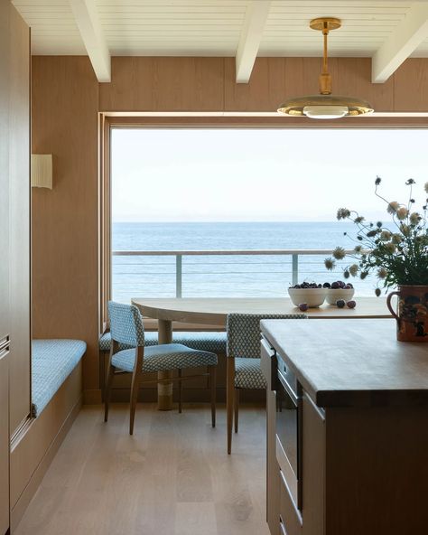 A mid-century beach house in Southern California stylishly updated for the modern day | House & Garden Mid Century Beach House, Modern Beach House Design, Island Beach House, Serene Home, 1960s House, Beachfront House, Internal Courtyard, Multipurpose Room, Modern Beach House