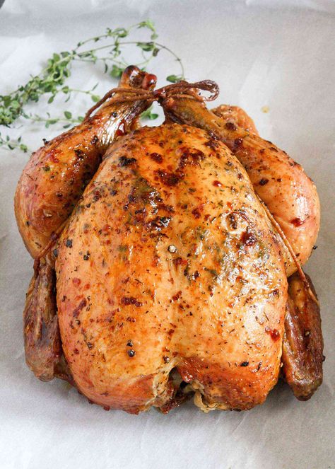 Sunday Roast Chicken, Rotisserie Turkey, Brine Recipes, Chicken Broth Recipes, Turkey Brine Recipes, Golden Chicken, Turkey Brine, Brine Recipe, Slow Cooker Turkey