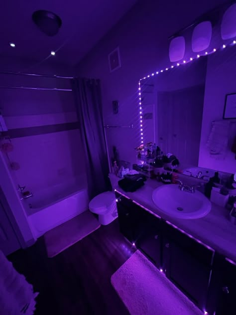 Led Apartment Ideas, Bathroom Decor Baddie, Vibe Apartment Aesthetic, Bedroom Ideas Y2k Baddie, Grungy Bathroom Aesthetic, Cool Bathroom Aesthetic, Cute Bathrooms Aesthetic, Bathroom Inspo Led Lights, Bathroom Decor Ideas Led Lights