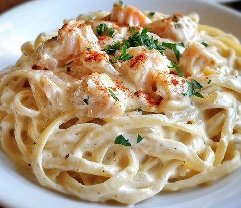 Crab Fettuccine Alfredo - Crab Fettuccine Alfredo, Crab Fettuccine, Crab Recipes Easy, Crab Alfredo, Seafood Alfredo, Fettucini Alfredo, Make Alfredo Sauce, Crab Pasta, Maryland Crab Cakes