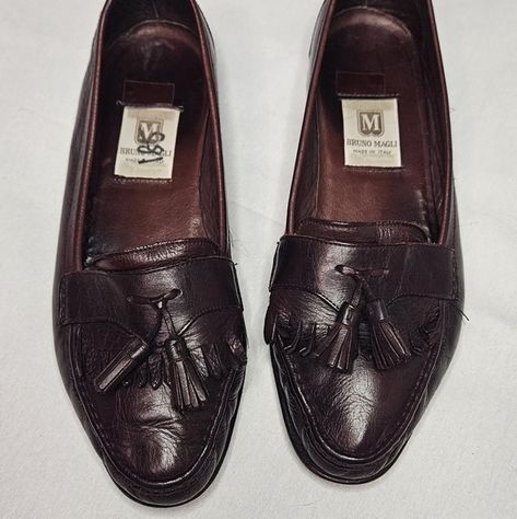 Women's Bruno Magli Red Brown Tassel Loafer Size 9W Bruno Magli, Tassel Loafers, Reddish Brown, Red Brown, Italian Leather, Brown Color, Tassels, Loafers, Red