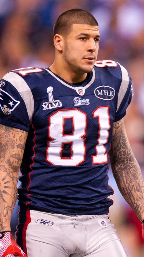 Arron Hernandez, Aron Hernandez, Football Studs, Aaron Hernandez, Hot Rugby Players, Nfl Football 49ers, Cute Football Players, Athletic Supporter, Baseball Guys