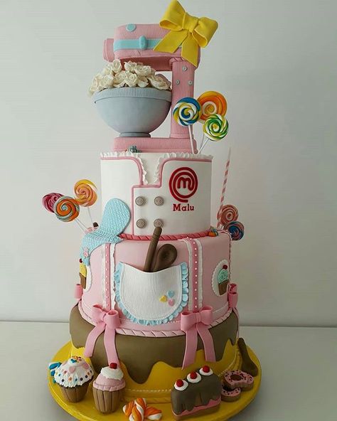 Details ..... Chef's Cake Via @ritalandeirocake Tag a Baker That would LOVE this! #Cakebakeoffng #CboCakes #InstaLove #LikeforLike #AmazingCake #CakeInspiration Baking Birthday Parties, Candyland Cake, Chef Cake, Cakes Decorated, Mums Birthday, Baking Theme, Gravity Cake, 12 Birthday, Ideas Cumpleaños