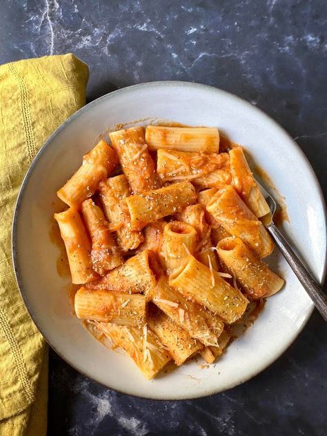 Delicata Squash Pasta Sauce | My Bizzy Kitchen Delicata Squash Pasta Recipe, Delicata Squash Pasta, Squash Pasta Sauce, Squash Pasta Recipe, My Bizzy Kitchen, Delicata Squash Recipe, Pasta Marinara, Squash Pasta, Delicata Squash