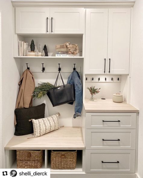 Organization Hacks Kitchen, Laundry/mudroom Ideas, Smart Storage Ideas, Small Mudroom Ideas, Closet Factory, Room Storage Ideas, Storage Ideas For Small Spaces, Mudroom Remodel, Valley House