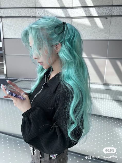 Fun Long Hair Color Ideas, Turquoise Hair Aesthetic, Cyan Hair, Teal Hair Color, Bleach Girls, Coquette Hair, Pastel Blue Hair, Mint Hair, Teal Hair