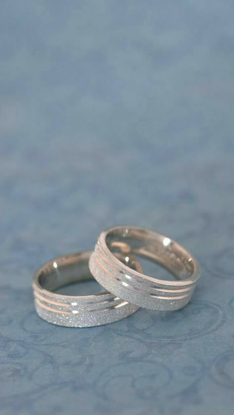 Wedding Rings Sets His And Hers, Silver Anklets Designs, خواتم خطوبة, Toe Ring Designs, Couple Ring Design, Wedding Ring Sets Unique, Engagement Rings Couple, Anklet Designs, Pretty Jewelry Necklaces