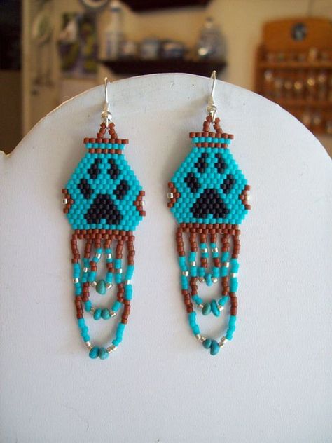 Beaded Paw Print, Bead Buddies, Pottery Earrings, Beading Designs, Native Earrings, Arizona Style, Native American Beadwork Patterns, Beaded Items, Beaded Stuff