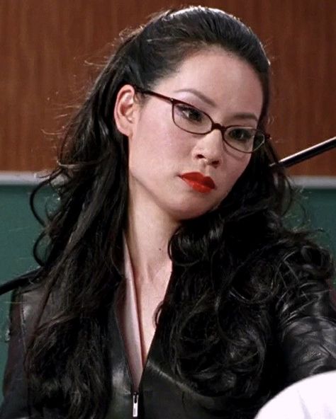 Lucy Liu in Charlie’s Angels (2000) Lucy Liu Style Charlies Angels, Lucy Liu Street Style, Lucy Lui Charlie’s Angels, Lucy Liu Charlie's Angels Costume, Lucy Lui 90s, Charlie Angels, Lucy Lui, Lucy Liu Style, Charlies Angels 2000s