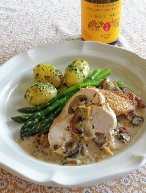 French Bistro Recipes, Bistro Food Ideas Dishes, Riesling Chicken, Frenchy's Chicken, Bistro Food Ideas, French Bistro Food, 5 Course French Dinner, Dinner And Wine Aesthetic, Coq Au Vin Plating