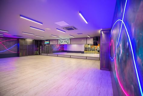 Aerobic Studio Design, Aerobics Room Interior, Dance Studio Interior Design Ideas, Zumba Room Design, Dance Gym, Dance Studio Design Interiors Decor, Zumba Interior Design, Zumba Studio Design, Zumba Studio Interior Design