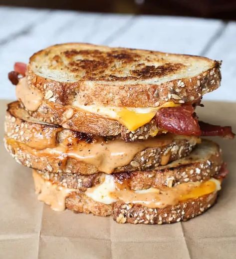 Gourmet Sandwiches Recipes, Cheddar Grilled Cheese, Grill Cheese, Roast Beef Sandwich, Gourmet Grilled Cheese, Classic Grilled Cheese, Sandwich Bar, Healthy Wraps, Gourmet Sandwiches