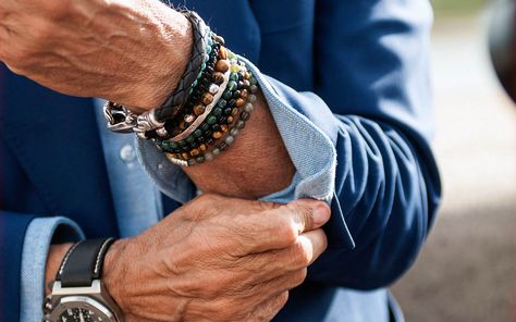 Bracelets For Guys, Mens Fashion Blog, Mens Fashion Classy, Mens Leather Bracelet, Mens Spring, Mens Accessories Fashion, Custom Bracelets, Look Casual, Fitness Tracker