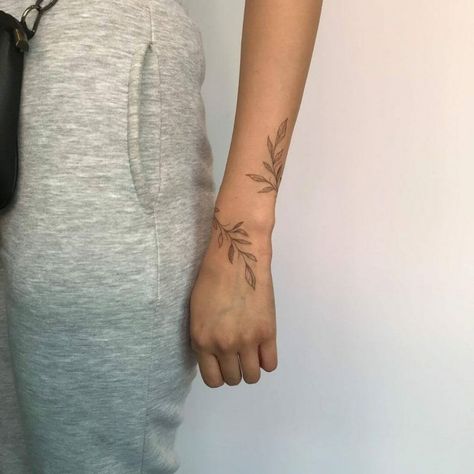 60+ Leaf Vine Tattoo Ideas That Will Blow Your Mind! 17 Outsons Wrist Ivy Tattoos, Wrapping Vine Tattoo Arm, Greek Vine Tattoo, Leaf Wrap Tattoo, Leaf Wrist Tattoo, Botanical Tattoo Sleeve Vintage, Tattoo Leaf, Ivy Tattoo Vines For Women, Vine Wrap Tattoo