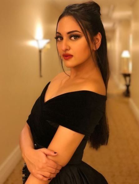 Sonakshi Sinha (aka) Sonakshi high quality photos stills images & pictures Saree Sabyasachi, Dia Mirza, Anamika Khanna, Sonakshi Sinha, Madhuri Dixit, Sonam Kapoor, Jacqueline Fernandez, Kareena Kapoor, Photos Hd