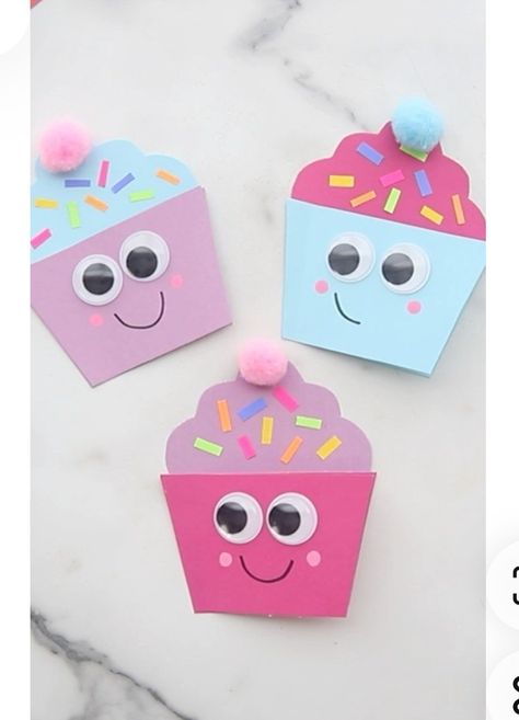 Googly Eye Cards, Kids Birthday Crafts, Fun Kids Crafts, Decoration Creche, Toddler Art Projects, Toddler Arts And Crafts, Homemade Birthday Cards, Preschool Arts And Crafts, Birthday Crafts