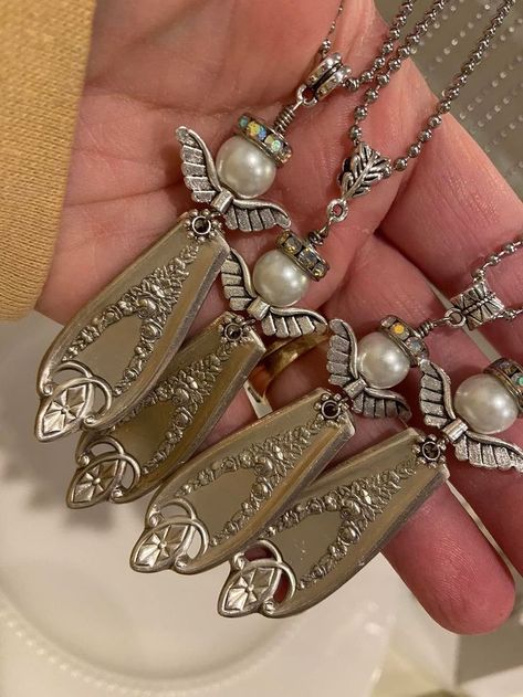 Angel Pins, Vintage Spoon Jewelry, Spoon Jewelry Diy, Spoon Handles, Silver Spoon Jewelry, Cutlery Art, Silverware Crafts, Fork Jewelry, Flatware Jewelry