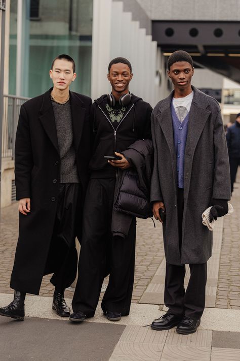 Street Style: See What the Models Are Wearing Off-Duty During MFW Menswear F/W 24! Days 1–3 | models.com MDX Men Inspiration, Street Snap, Pleated Pants, Fashion Week Street Style, Off Duty, Milan Fashion Week, Work Wear, Outfit Inspirations, Fashion Week