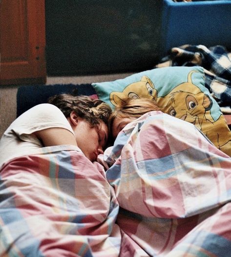 Harry Styles Sleeping, Cute Couple Sleeping, Couple Cuddle In Bed, Tumblr Relationship, Couple Sleeping, Cute Couples Texts, Harry Styles Imagines, Dylan Sprouse, Cute Couples Cuddling