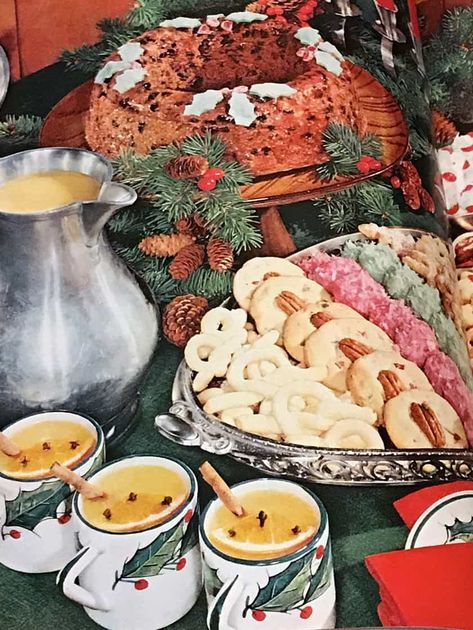 15 Retro Christmas Foods Deserving of a Comeback Food Recipes For Christmas, Vintage Holiday Recipes, Vintage Christmas Recipes, Soul Food Recipes, Vintage Christmas Party, Easy Homemade Christmas Gifts, Recipes Vintage, 1960's Style, Retro Food