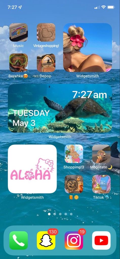 Iphone App Layout Summer, Blue Summer Homescreen, Phone Themes Beach, Summer Phone Organization, Summer Aesthetic Homescreen Layout, Phone Layout Ideas Summer, Beach Phone Layout, Phone Themes Summer, Coconut Girl Homescreen