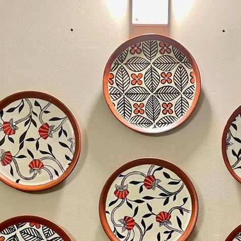 Lavanya Handmades✨ on Instagram: "Absolutely enjoyed painting these terracotta wall plates for my living room except the fact that it took me a lot of time - almost two weeks but it was therapeutic ! ✨ I started by planning the arrangement of the plates & arrangement of patterns. Paintings drawn here are Madhubani with a contemporary touch as it goes well with my living room( I’ve taken inspiration from behance ). Wall plates are from @thehandicraftian I’ve used acrylic paints & white primer to Wall Plates Design, Painting On Terracotta, Terracota Plates Painting, Terracota Plates Wall Decor, Terracotta Plate Art, Terracotta Plate Wall Art, Terracota Plate Painting, Wall Plates Decor Diy Indian, Terracotta Design Ideas