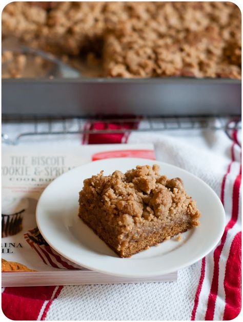 Biscoff Coffee Cake with Biscoff Crumb Topping | Bake at 350° Biscoff Coffee, Crumb Topping Recipe, Biscoff Recipes, Biscoff Cookie Butter, Butter Coffee, Butter Cookies Recipe, A Piece Of Cake, Crumb Topping, Breakfast Cake